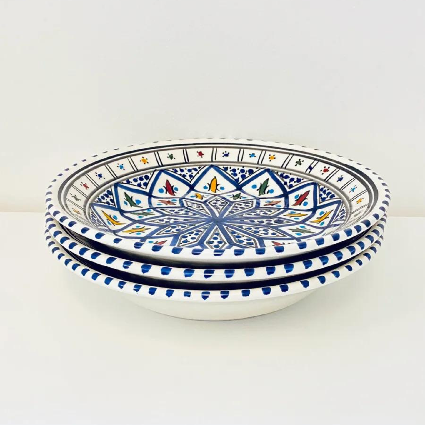 Berber Design Ton Teller: Arabesque Keramik Teller im traditionellen tunesischen Muster