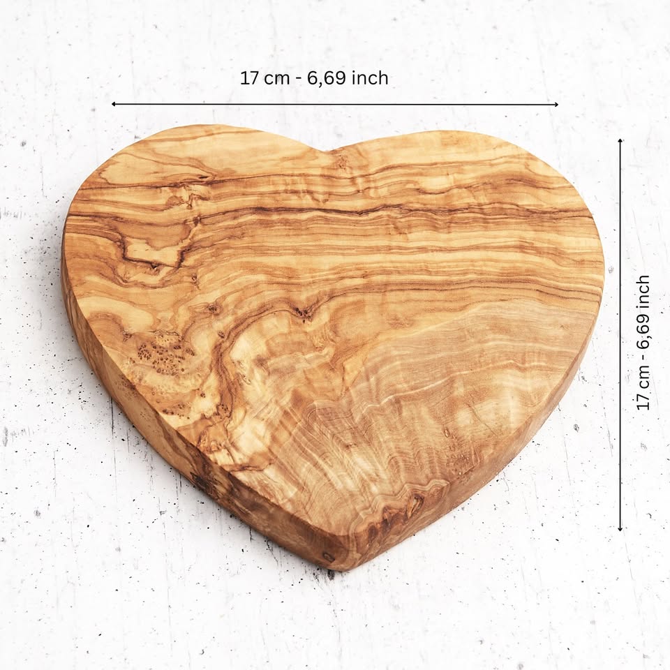 Handgefertigtes Herz-Brett aus Olivenholz - Aus einem Stück Naturholz - Handgefertigt Schweiz | Mediterranean Art - Handgefertigt Schweiz | Mediterranean Art - Handgefertigt Schweiz | Mediterranean Art - Handgefertigt Schweiz | Mediterranean Art - Handgef Olivenholz handgefertigt Schweiz - Bild 4
