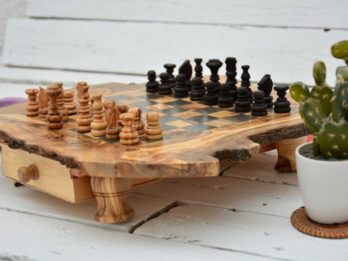 Schachbrett aus Olivenholz – handgefertigt, natürlich gemasert, elegantes Brettspiel für Erwachsene und Sammler