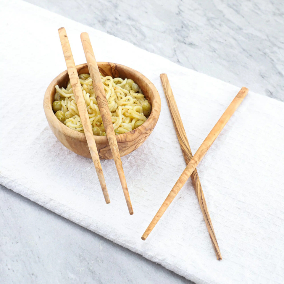 Handgefertigtes Set aus Olivenholz – Essstäbchen und Schüssel, inspiriert von der japanischen Esskultur