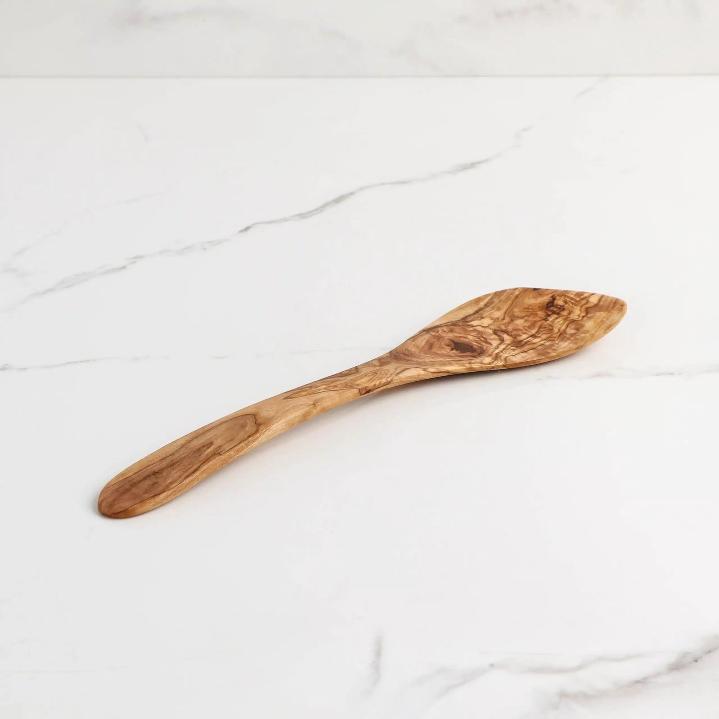 alt="Holzspatel mit Holzgriff, ideal zum Rühren und Wenden von Lebensmitteln"