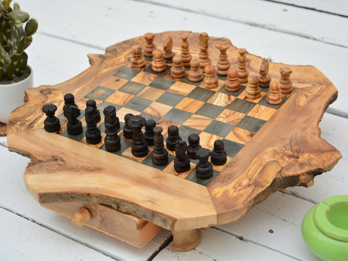 Schachbrett aus Olivenholz – handgefertigt, dekorativ, edles Brettspiel für Erwachsene
