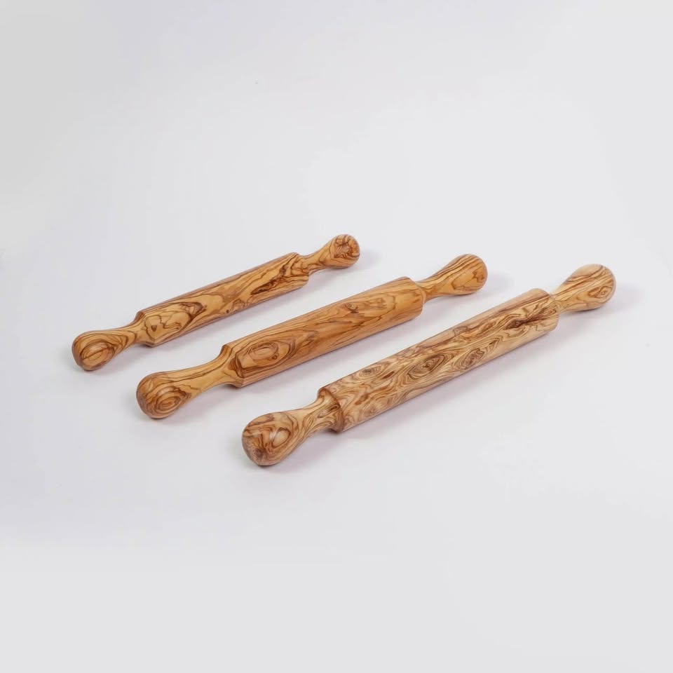 Handgefertigtes Nudelholz aus Olivenholz, top als Geschenk für Mama - Handgefertigt Schweiz | Mediterranean Art - Handgefertigt Schweiz | Mediterranean Art - Handgefertigt Schweiz | Mediterranean Art Olivenholz handgefertigt Schweiz - Bild 3