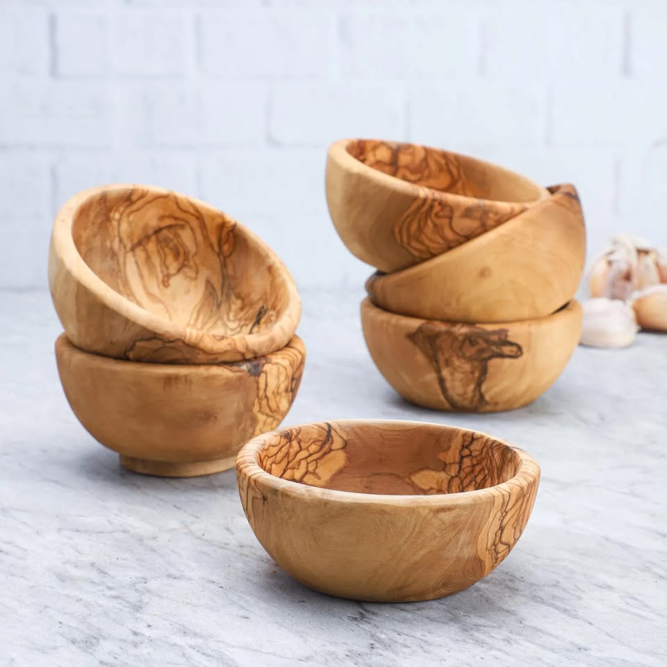 Kleine handgefertigte Schale aus Olivenholz – hochwertig, elegant und natürlich