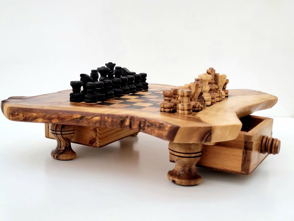 Schachbrett aus Olivenholz, handgemacht – perfektes Geschenk für Schachliebhaber