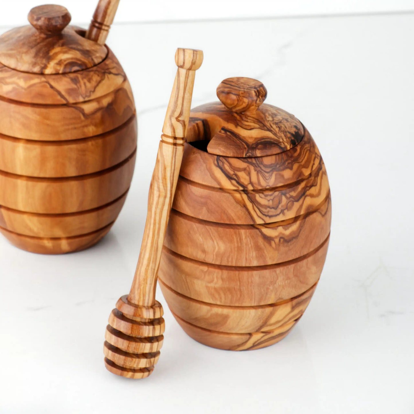 Honigtopf-Set aus mediterranem Olivenholz mit natürlicher Holzmaserung