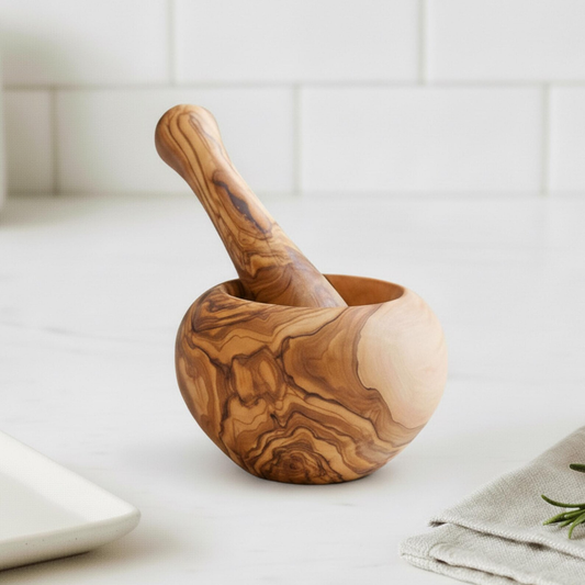 Handgefertigter Mörser und Stößel aus Olivenholz mit 8 cm Durchmesser