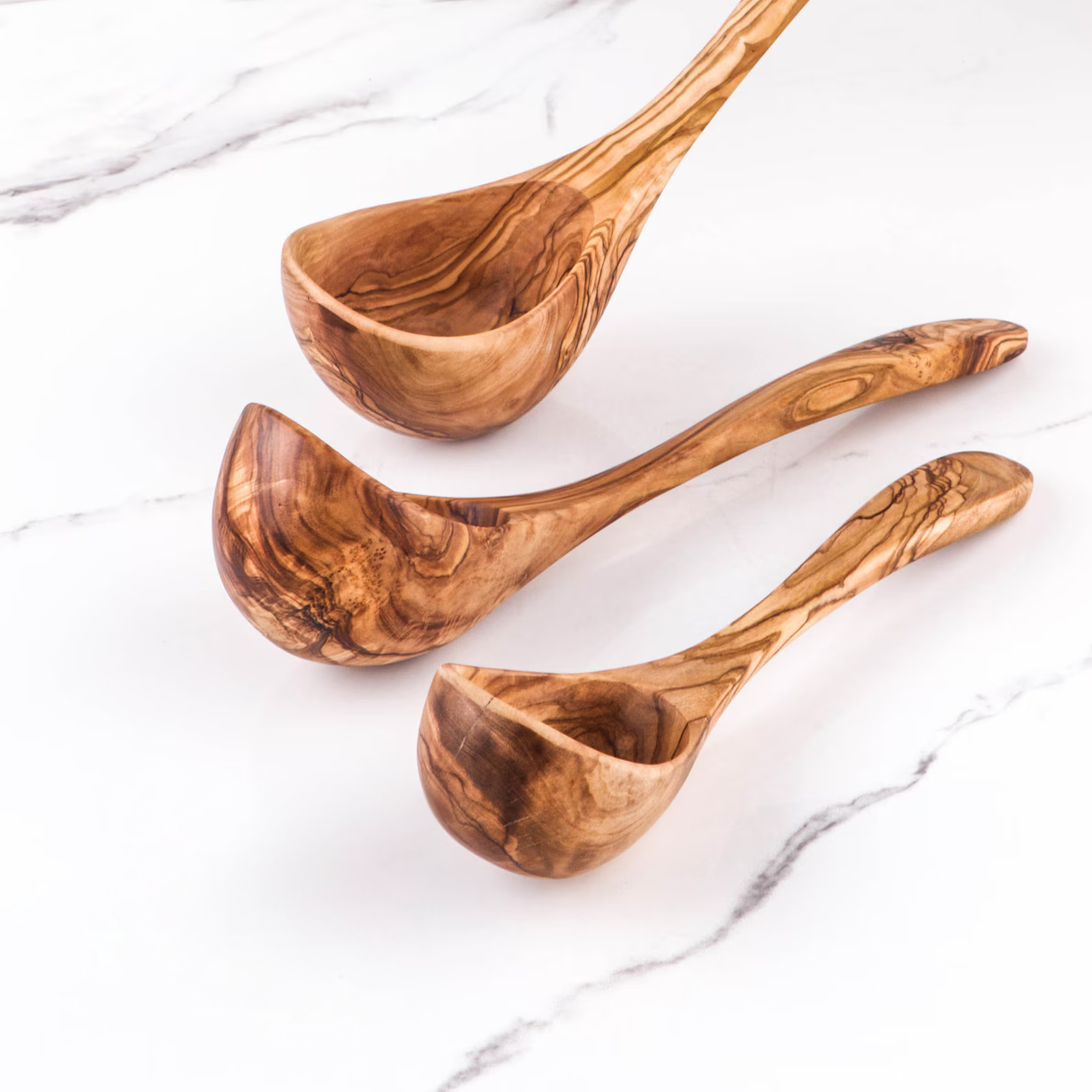 Handgefertigte Schöpfkellen aus Olivenholz für Kochen und Servieren