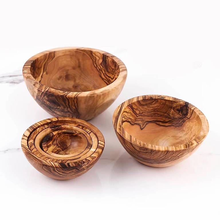 Set aus 6 robusten Holzschalen in kleinen bis mittelgroßen Größen aus Naturholz