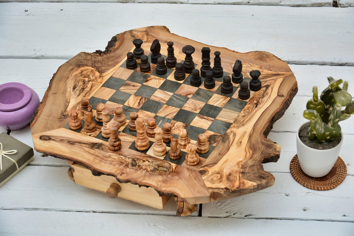 Schachbrett aus Olivenholz – handgefertigt, dekorativ, edles Brettspiel für Erwachsene