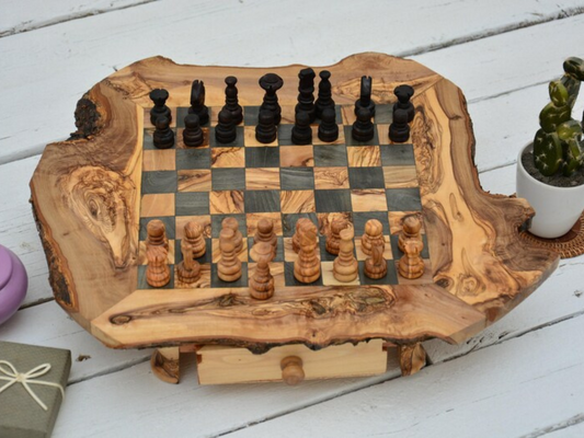 Schachbrett aus Olivenholz – handgefertigt, dekorativ, edles Brettspiel für Erwachsene
