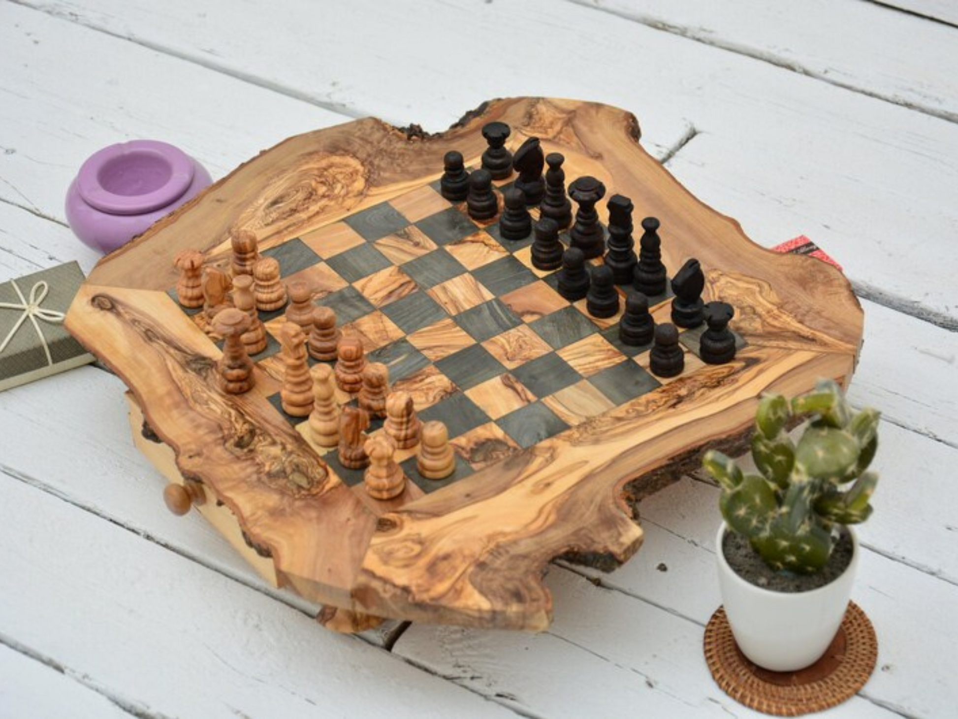 Schachbrett aus Olivenholz – handgefertigt, natürlich gemasert, elegantes Brettspiel für Erwachsene und Sammler