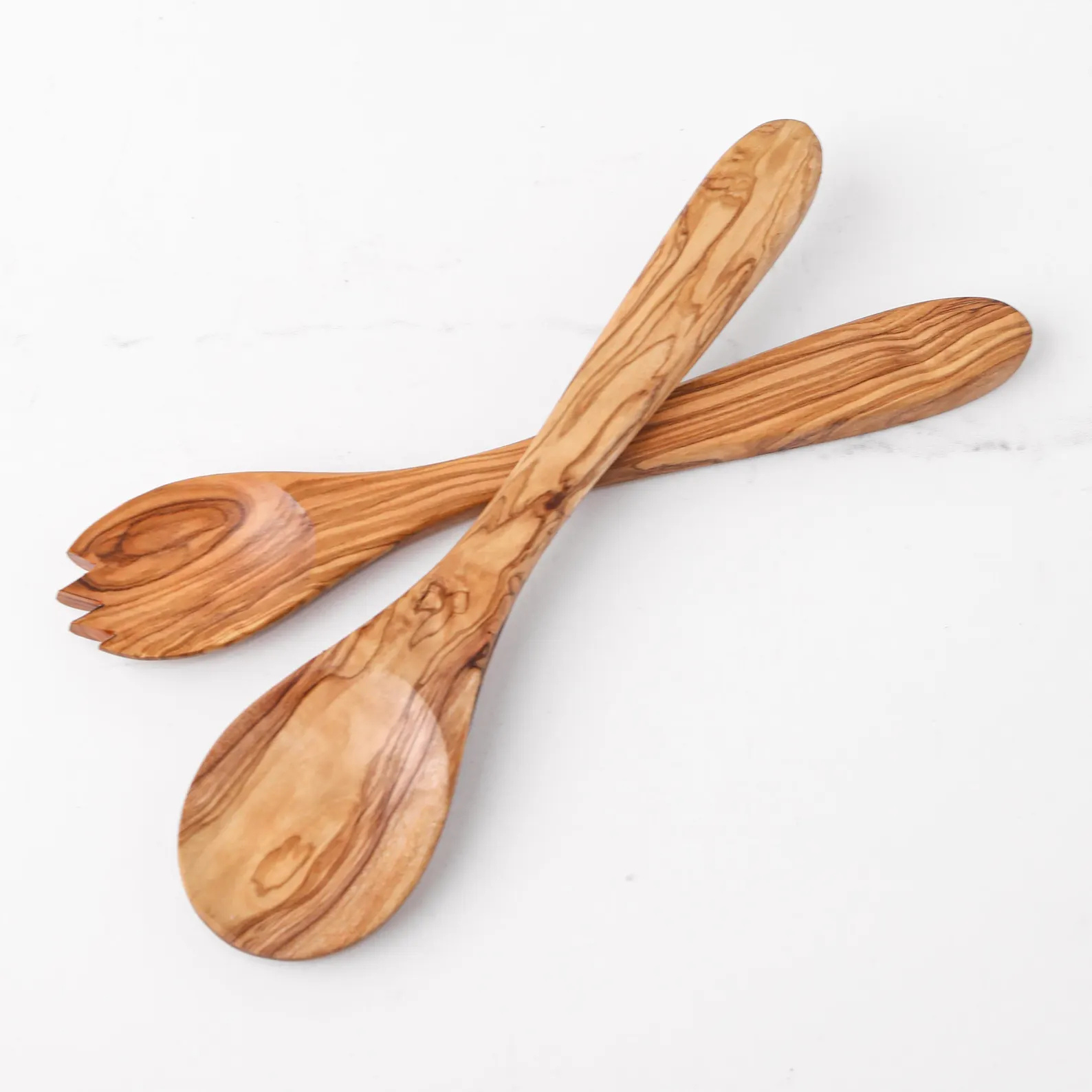 4. Salatbesteck aus Olivenholz – einzigartiges Holzmuster, langlebig und natürlich