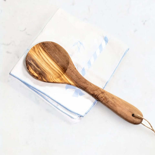 alt="Kochlöffel aus Olivenholz mit natürlicher Maserung, ideal zum Kochen und Rühren"