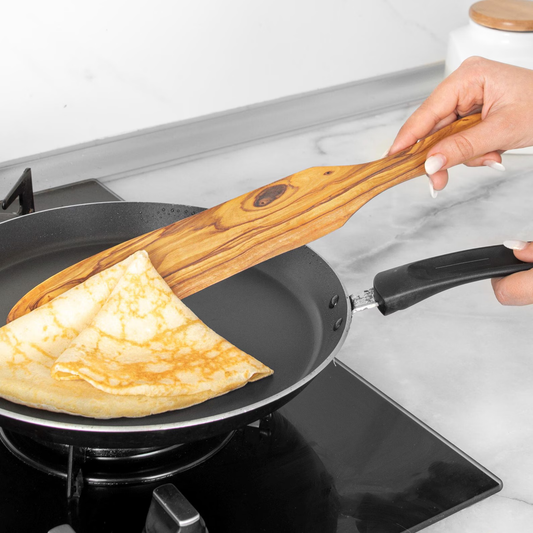 Handgefertigter Krepp-Pfannenwender aus Olivenholz – ideal für beschichtete Pfannen