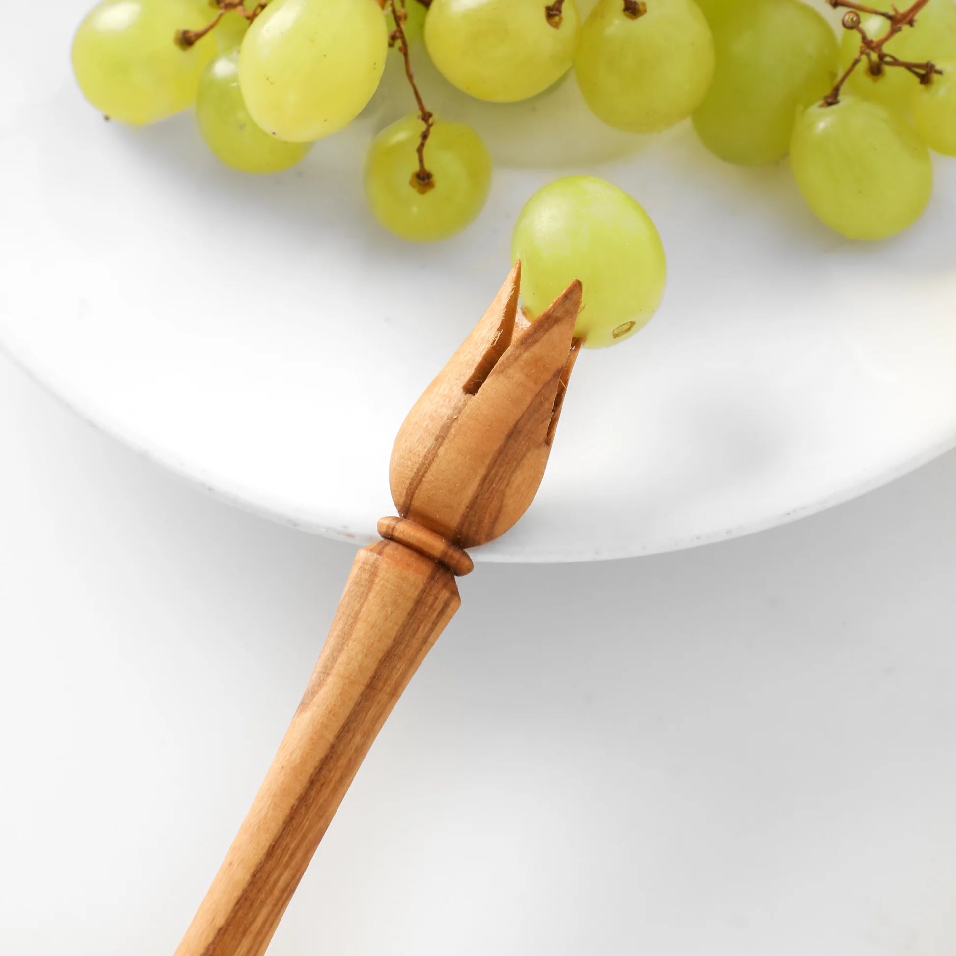 Olivenholz Picker mit hochwertiger Schweizer Veredelung und glatter Oberfläche