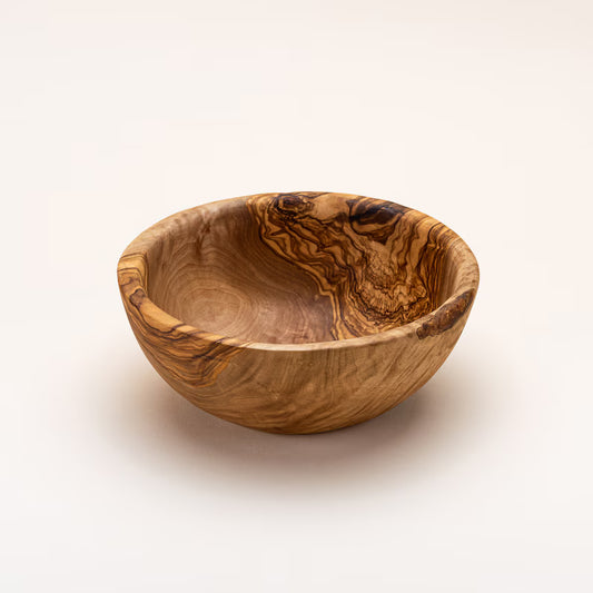 Handgefertigte Salzschüssel aus mediterranem Olivenholz mit natürlicher Maserung