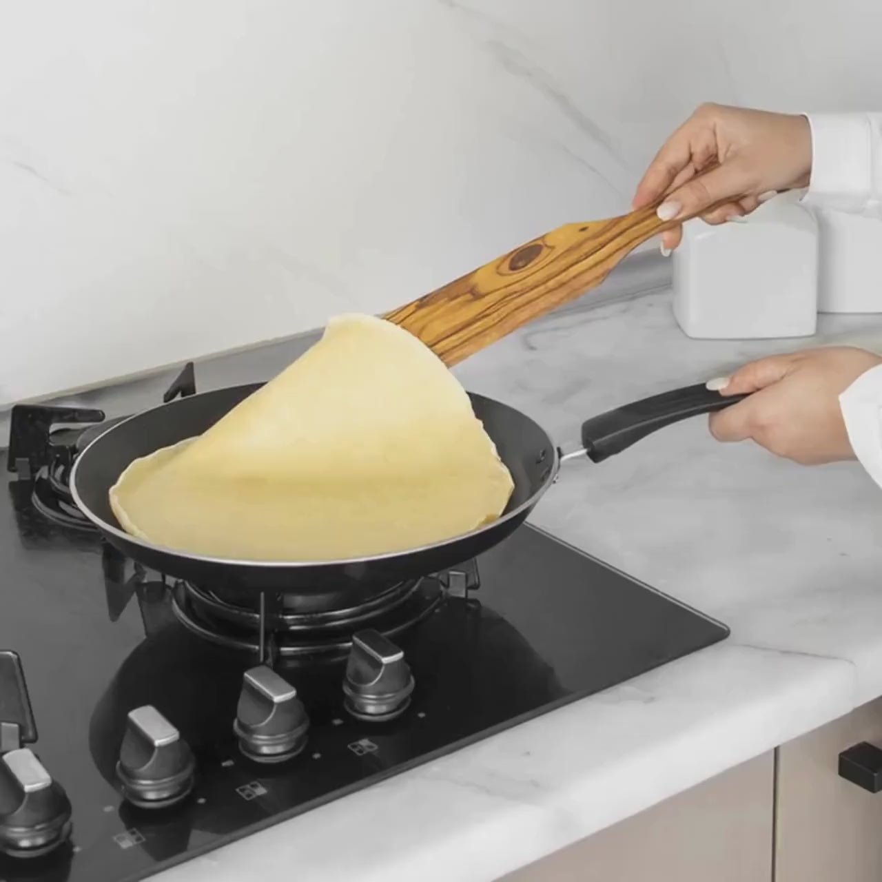 Premium Crêpe-Pfannenwender aus Olivenholz, handgefertigt und langlebig