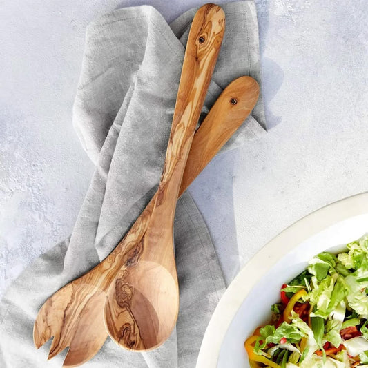 alt="Handgefertigtes Olivenholz-Salatbesteck, elegante Gabel und Löffel für stilvolles Servieren von Salaten"
