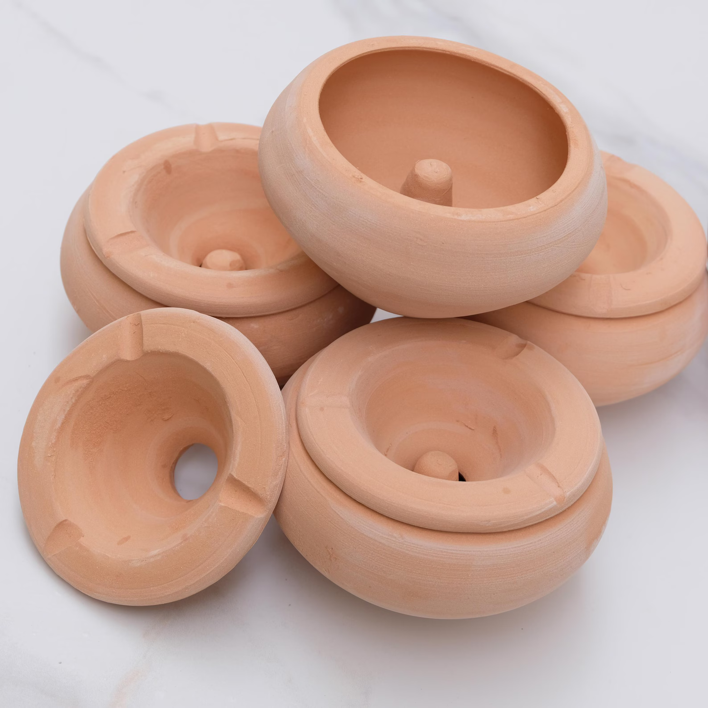 Rustikaler Terrakotta Aschenbecher, handgefertigt in Tunesien, ideal als mediterranes Wohn- oder Geschenkdekor