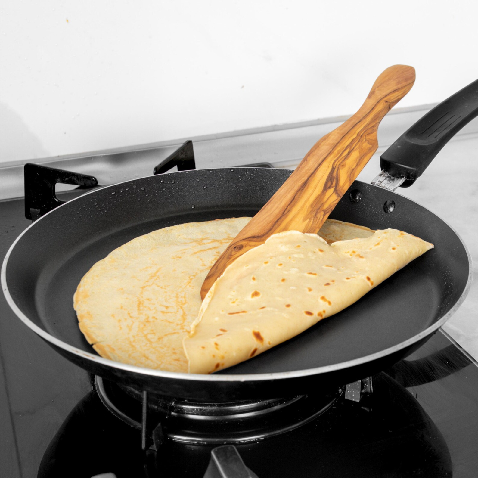 Langer, dünner Crepes-Wender aus Olivenholz – schonend für Pfannen